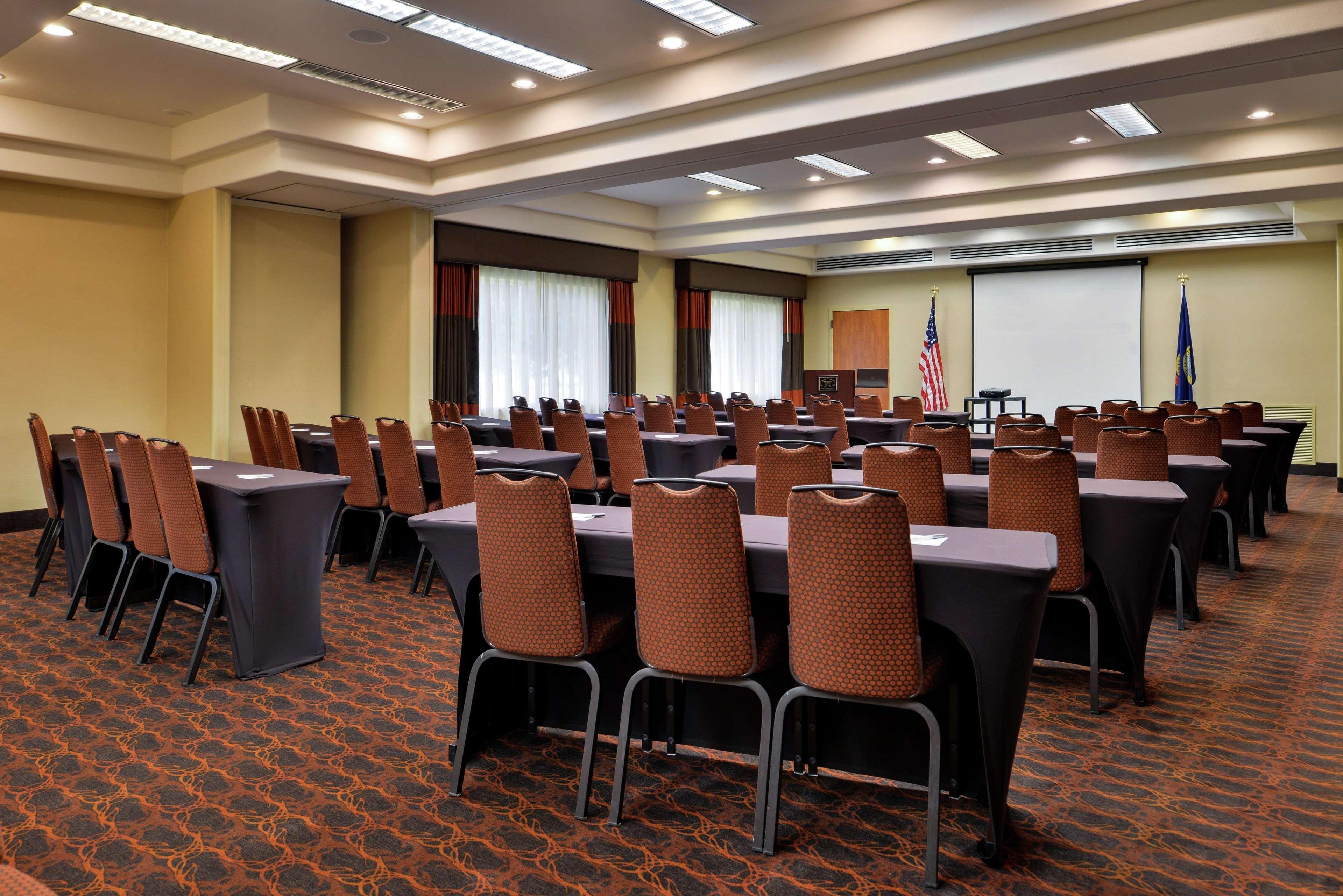Hampton Inn Idaho Falls / Airport Экстерьер фото