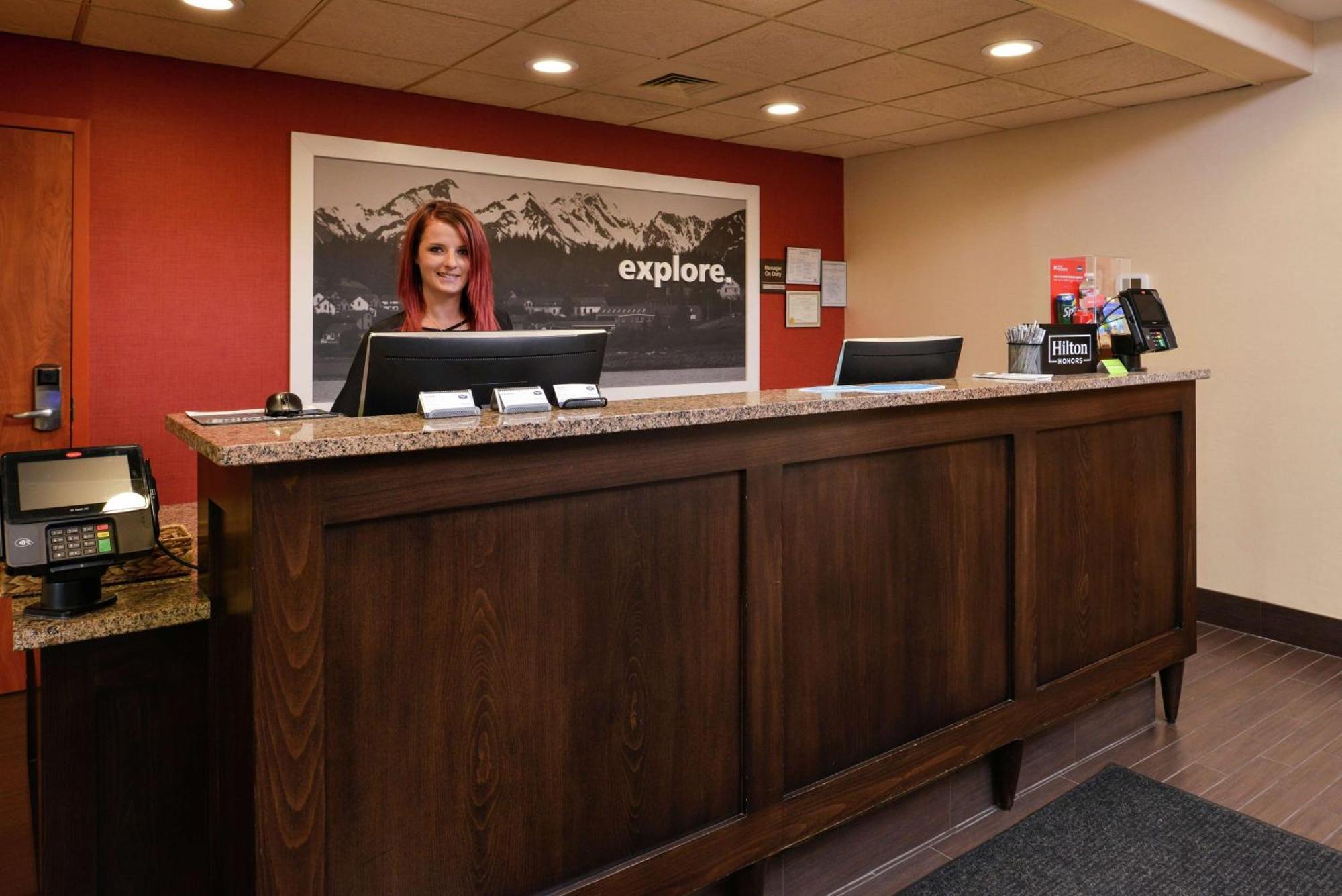 Hampton Inn Idaho Falls / Airport Экстерьер фото