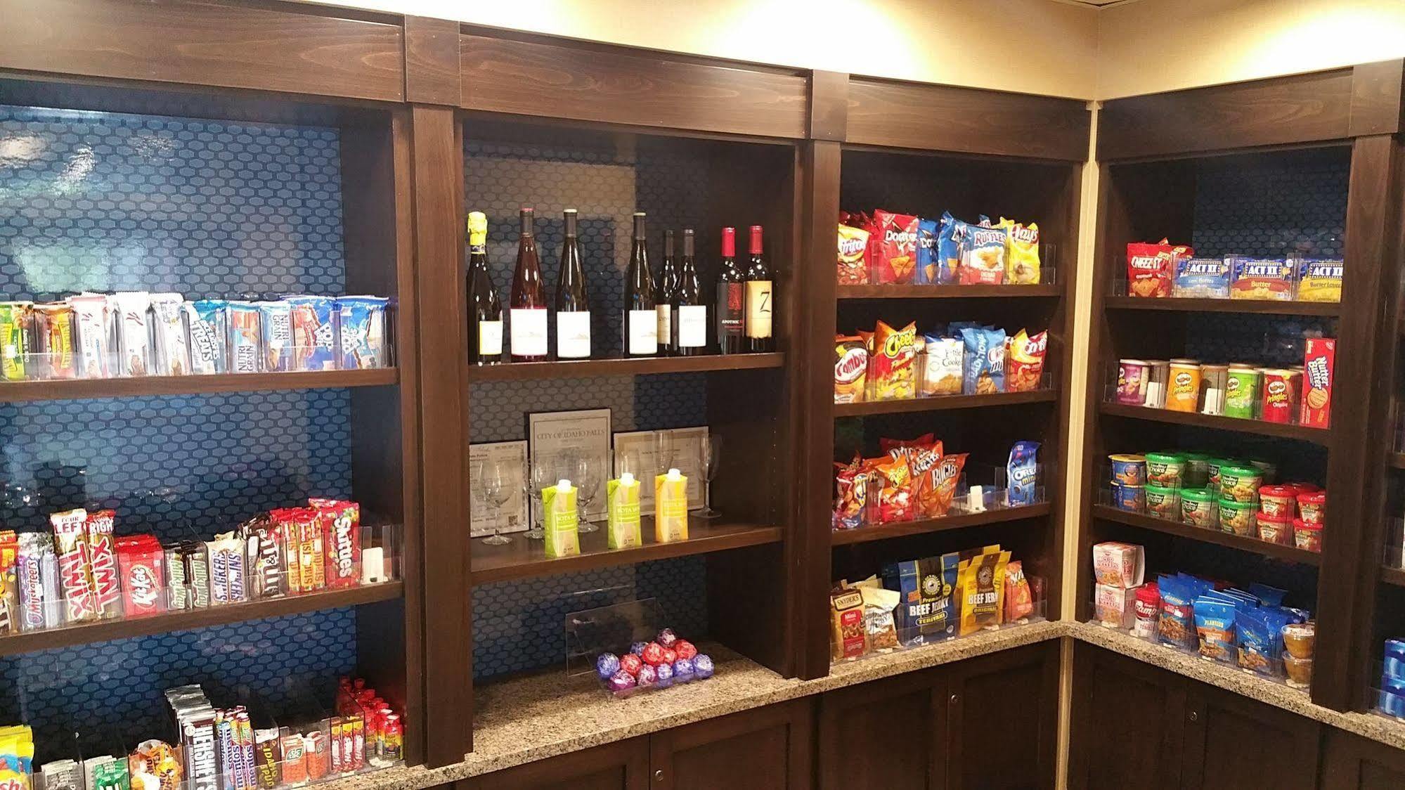 Hampton Inn Idaho Falls / Airport Экстерьер фото